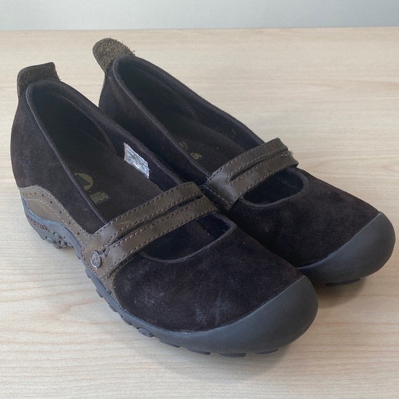 Merrell Women's Dark Suede Flats with Leather Strap - Picture 1 of 8